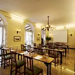 International Au Historic Lakeside Otel 3*