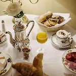 International Au Historic Lakeside Otel