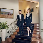 International Au Historic Lakeside Otel