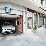 International Au Historic Lakeside Otel