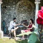 International Au Historic Lakeside Otel