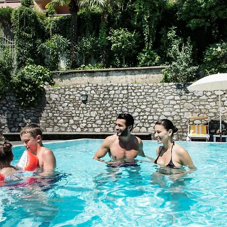 International Au Historic Lakeside