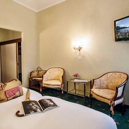 International Au Historic Lakeside Otel 3*