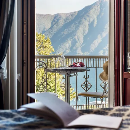 International Au Historic Lakeside Hotel 3*