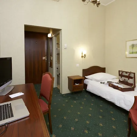 International Au Historic Lakeside מלון