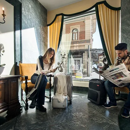 International Au Historic Lakeside