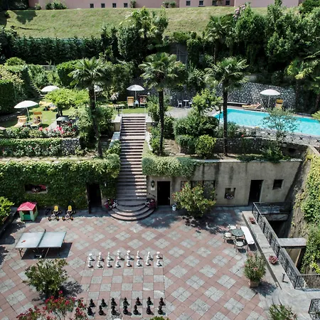 International Au Historic Lakeside Hotel 3*