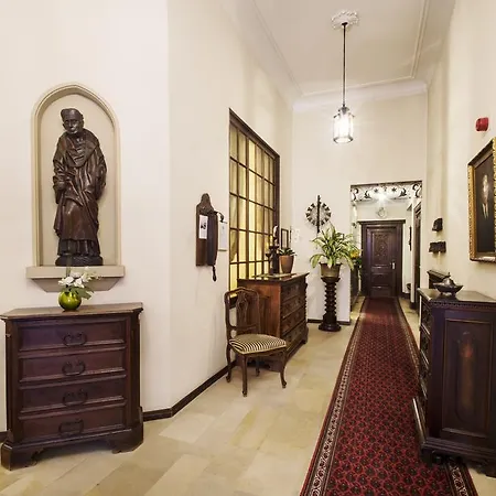 International Au Historic Lakeside