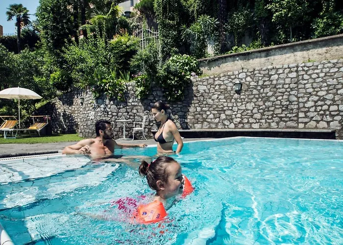 Otel International Au Historic Lakeside 3*