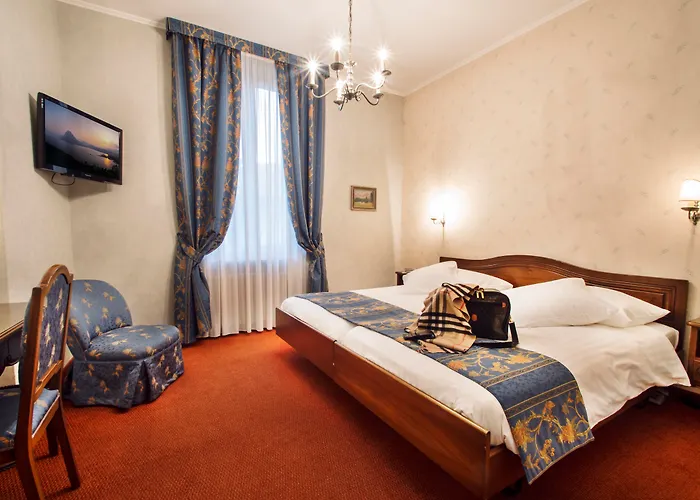 International Au Historic Lakeside Otel