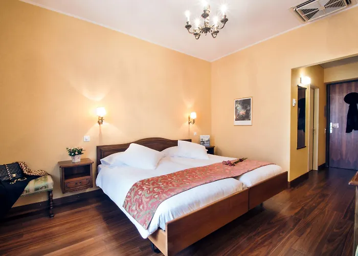 International Au Historic Lakeside Hotel Lugano