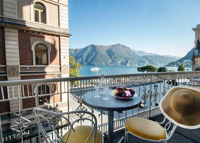 International Au Historic Lakeside Hotel 3*