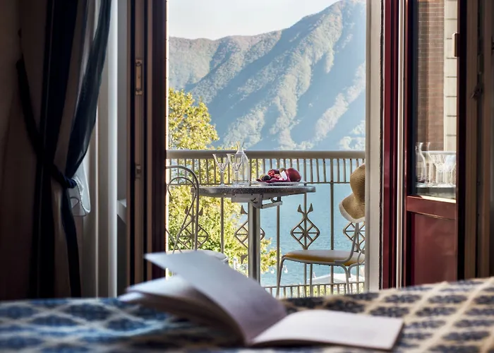 International Au Historic Lakeside Hotel 3*