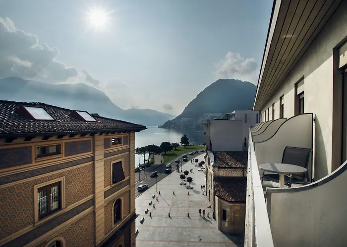 International Au Historic Lakeside Szálloda