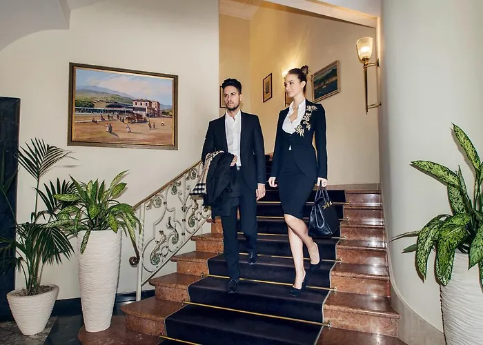 International Au Historic Lakeside Szálloda