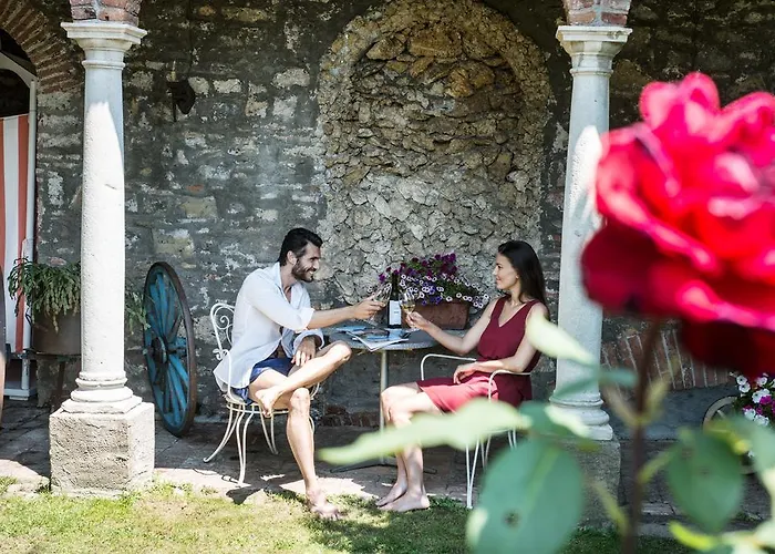 International Au Historic Lakeside Szálloda