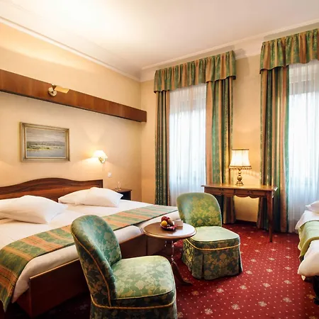 Hotel International Au Historic Lakeside