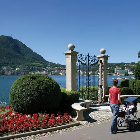 International Au Historic Lakeside Hotel